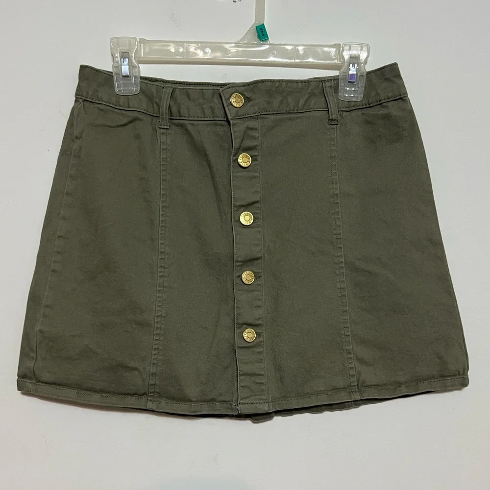 Celebrity Pink Mini Skirt. Green. Medium